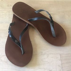 Roxy Leather Flip Flops